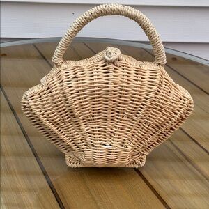 True decadence, Elegant Tan Woven Handbag
